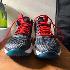 Nike LeBron Witness 4 Sneakers